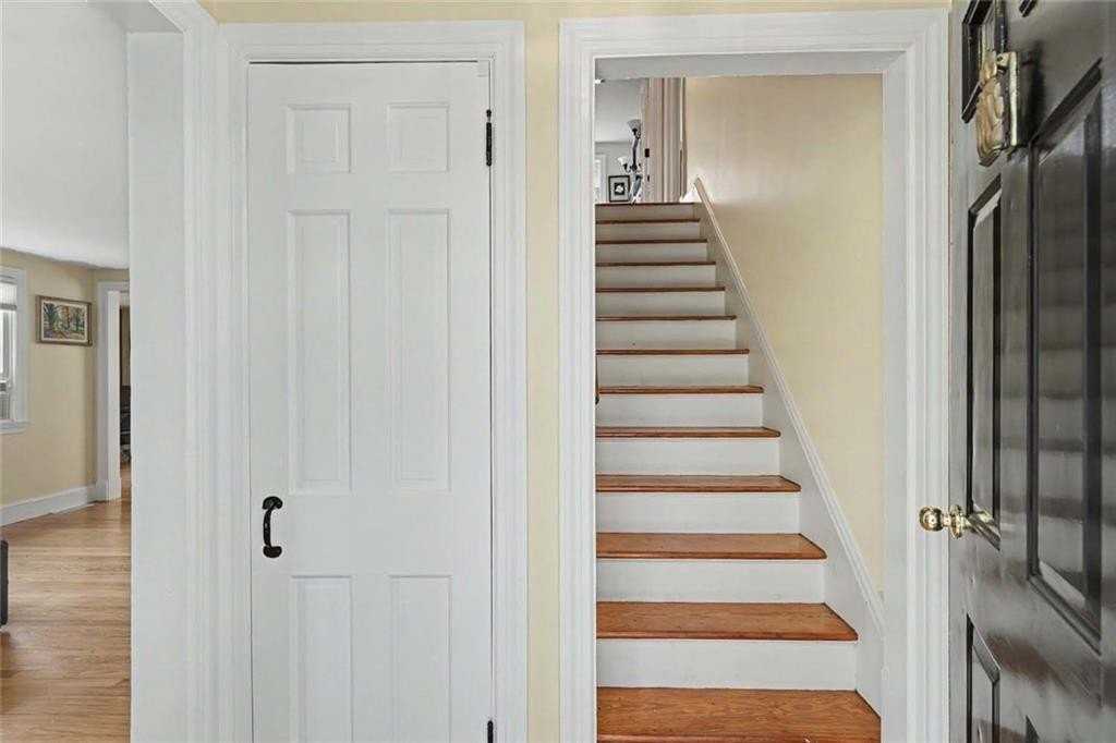 12 Elton Rd - Photo 5 of 39
