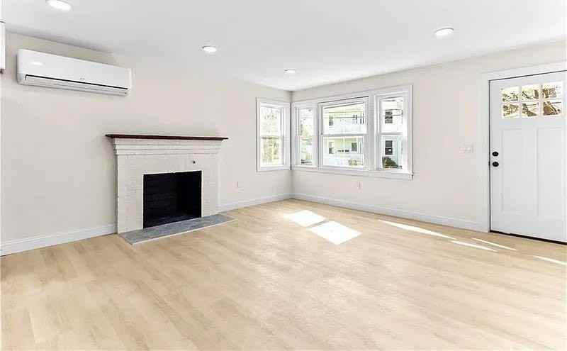 21 Joy St #2 - Photo 3 of 10