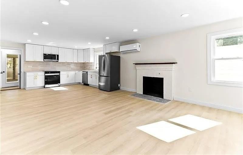 21 Joy St #2 - Photo 5 of 10
