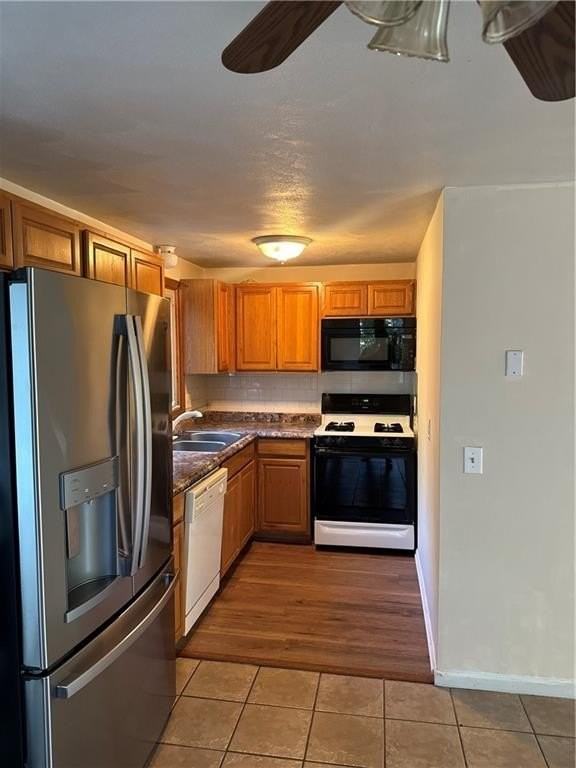 594 Oaklawn Ave - Photo 3 of 16