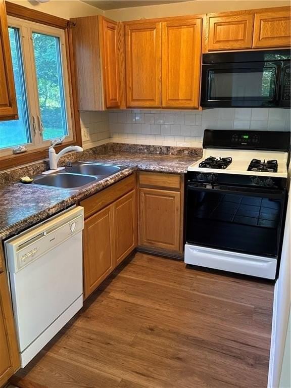 594 Oaklawn Ave - Photo 5 of 16