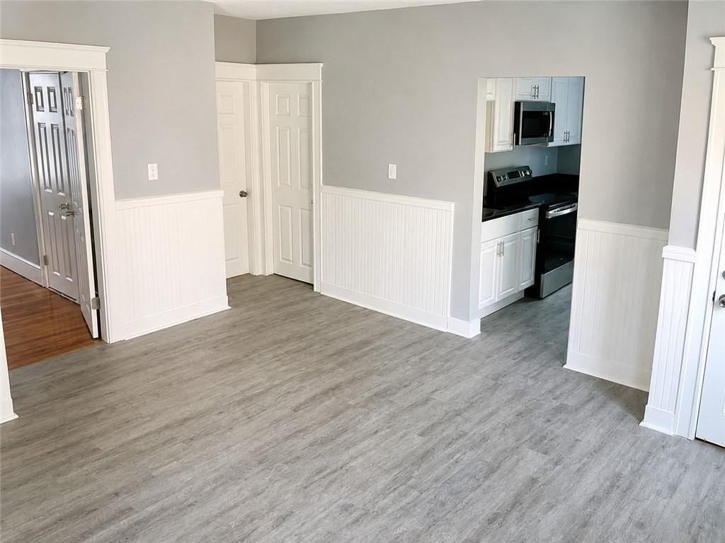 392 Carrington Ave - Photo 3 of 11