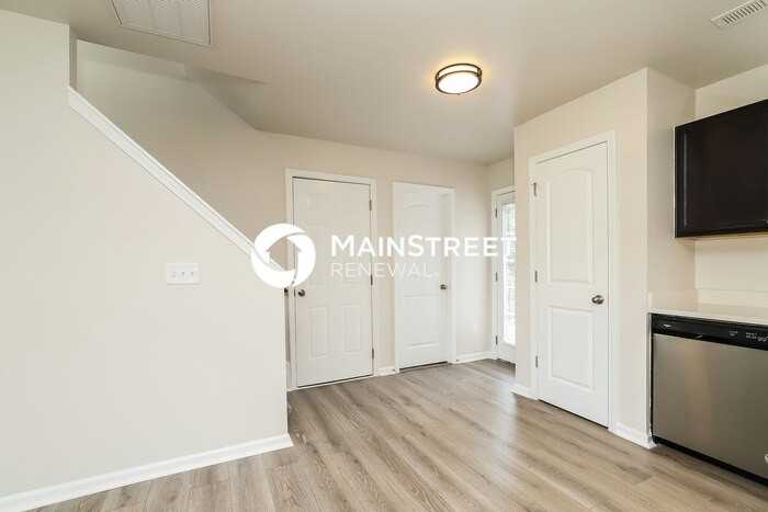 6282 Brentwood Park Ct - Photo 5 of 18
