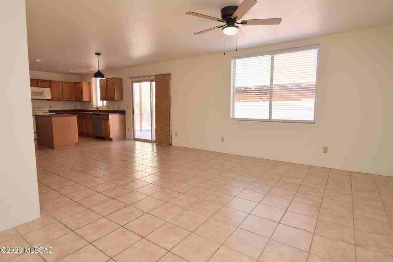 2926 N Cardell Cir - Photo 6 of 32