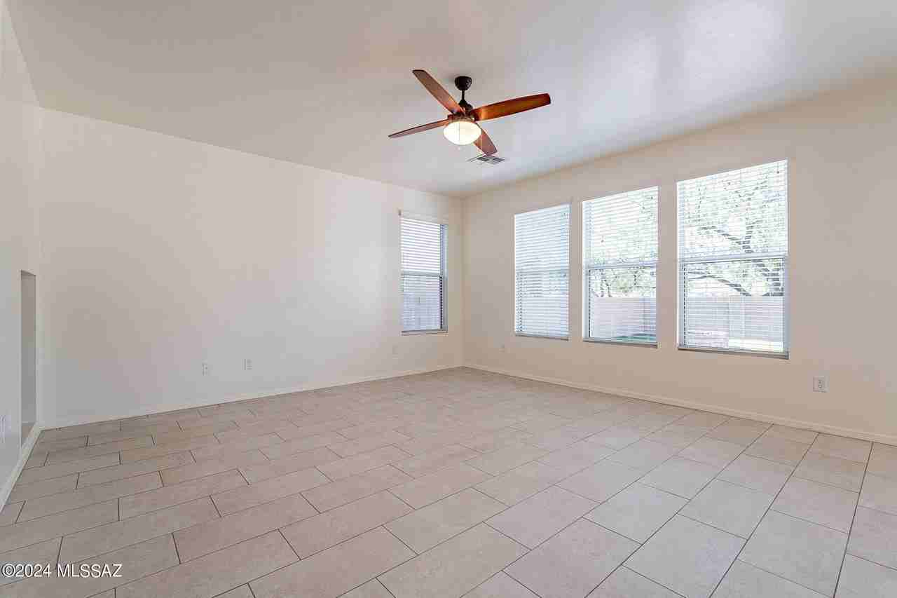 2790 W Checkerspot Dr - Photo 6 of 38