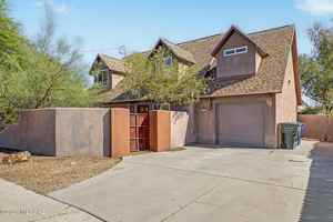 featured image of 744 E Adams St
