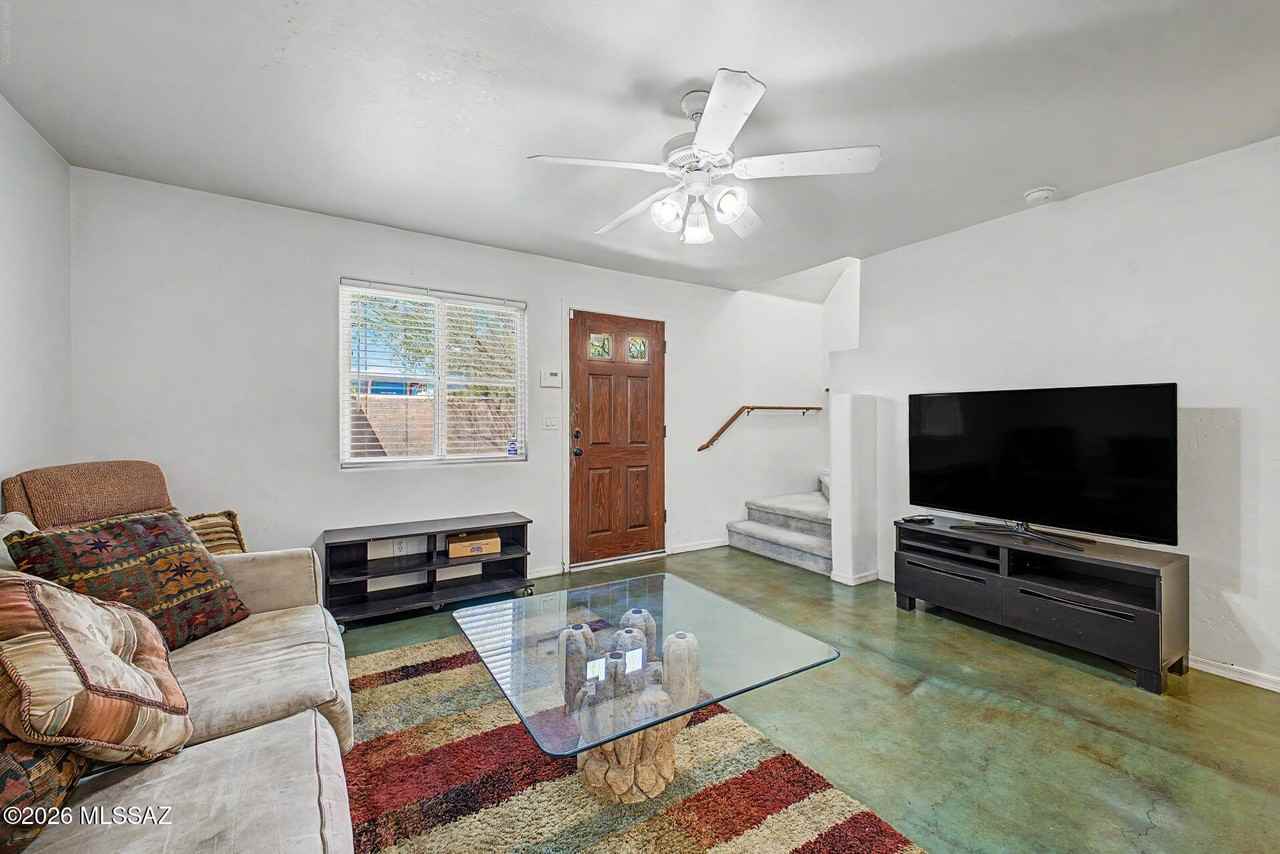744 E Adams St - Photo 4 of 35