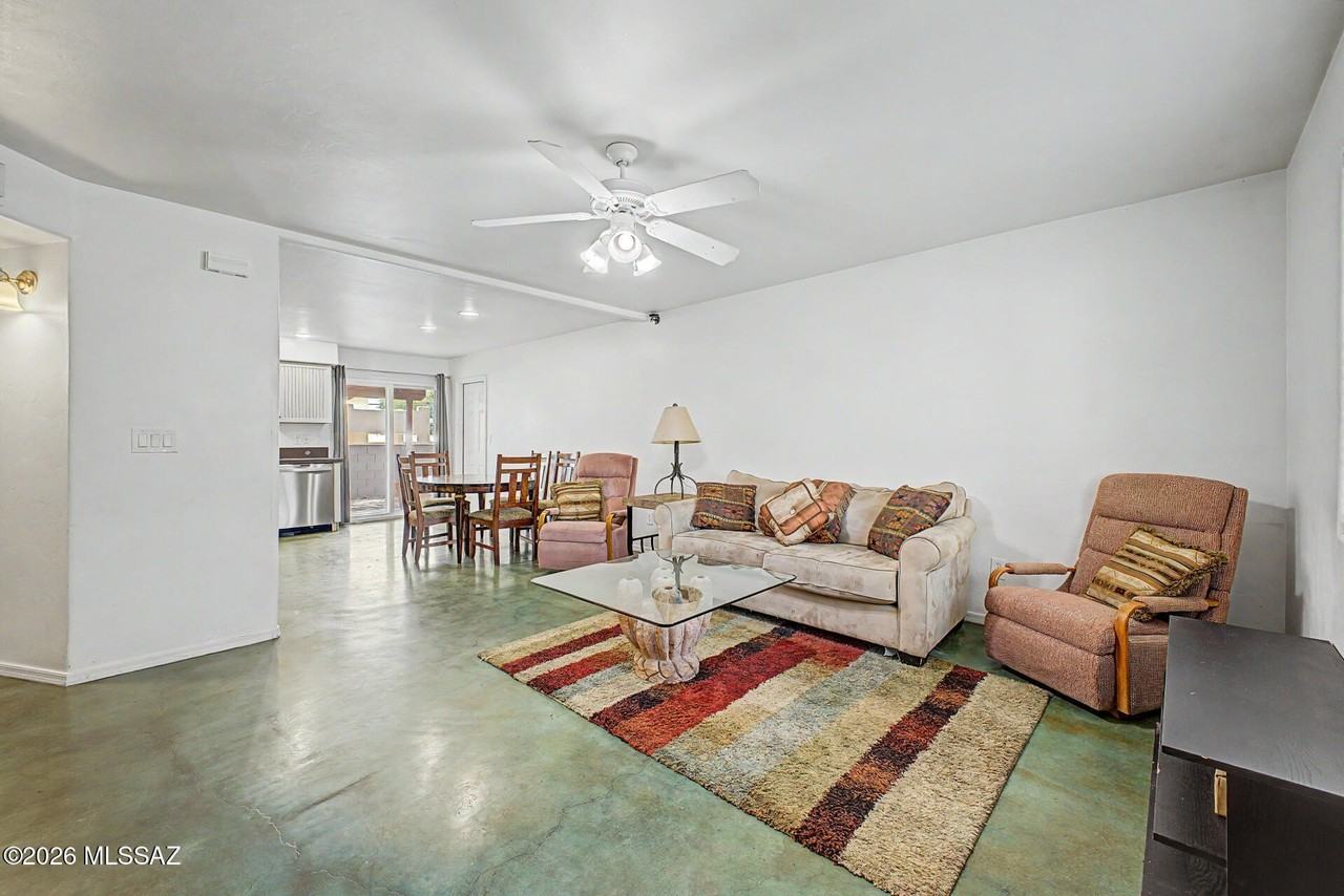 744 E Adams St - Photo 6 of 35