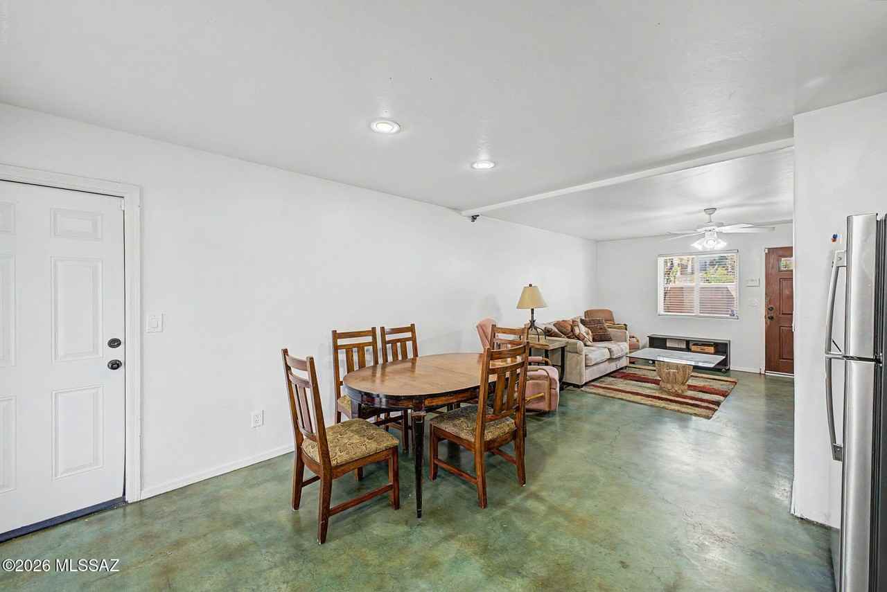 744 E Adams St - Photo 7 of 35