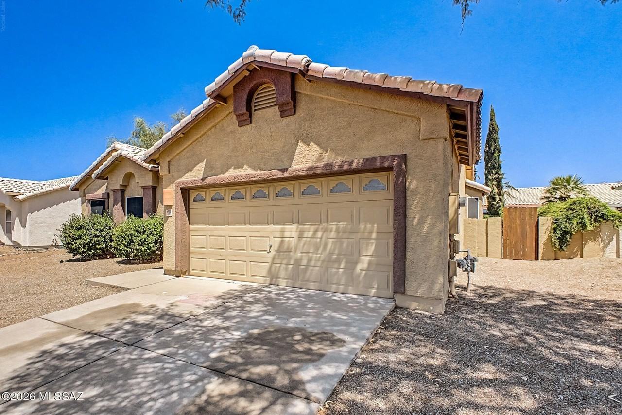 9951 E Paseo San Bruno - Photo 3 of 31
