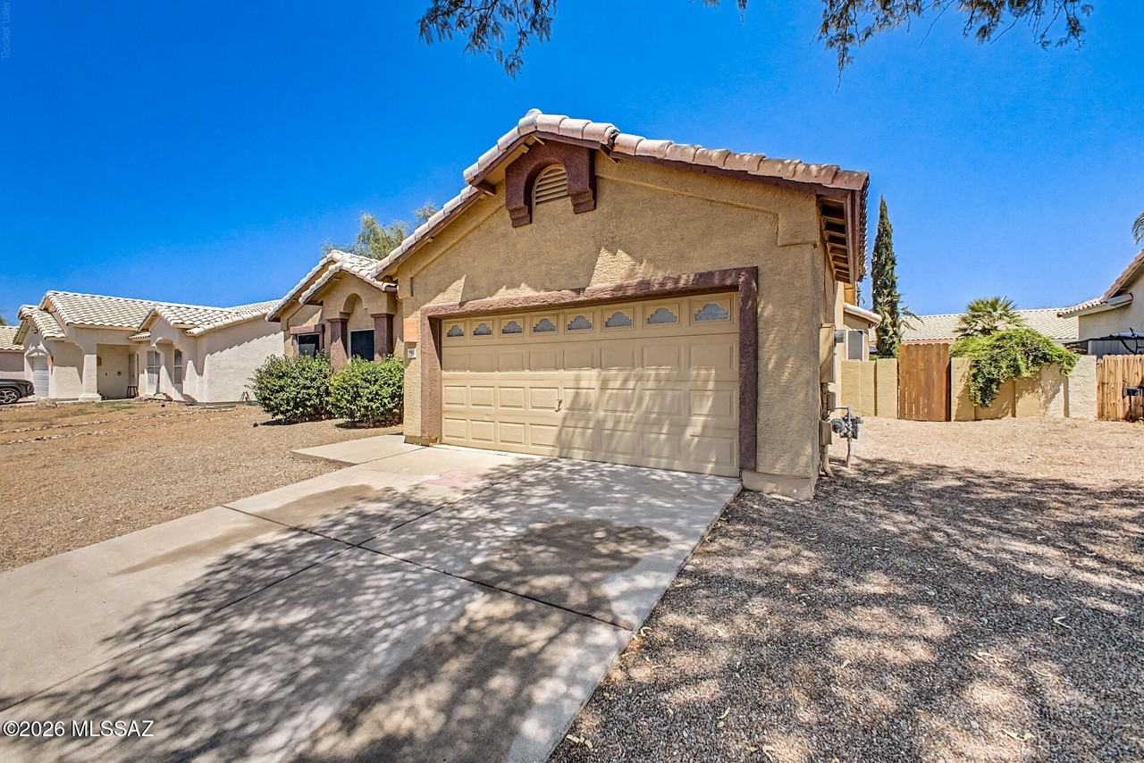 9951 E Paseo San Bruno - Photo 4 of 31