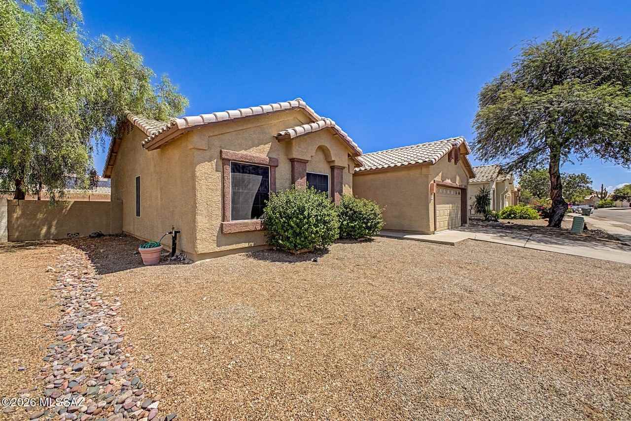 9951 E Paseo San Bruno - Photo 5 of 31
