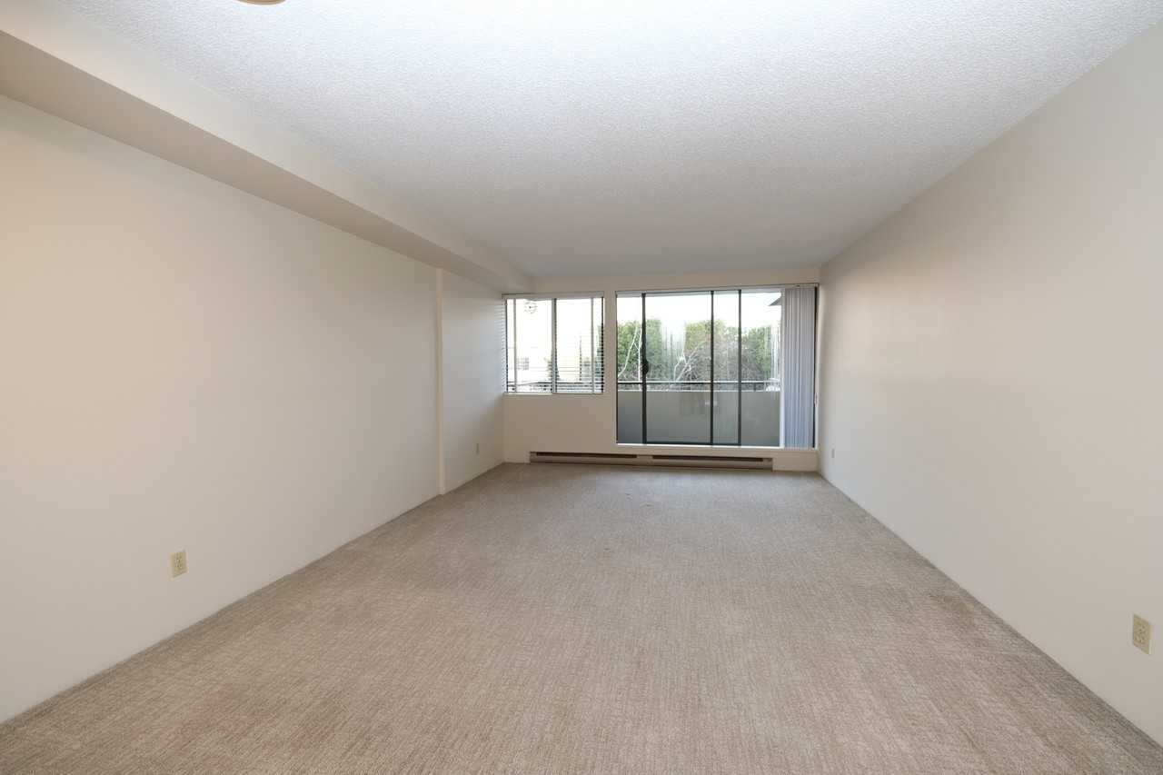 655 Moberly Road #302 - Photo 3 of 8