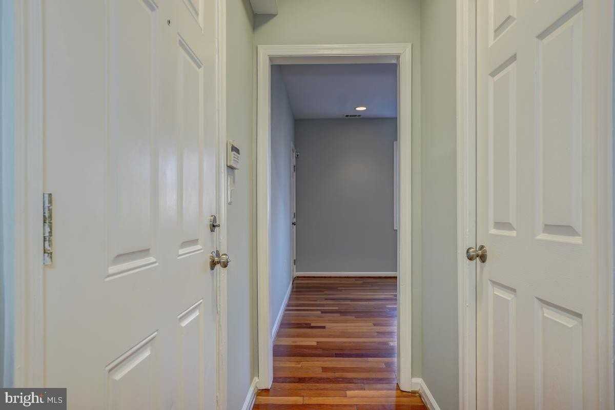 240 Hamilton St Nw #4 - Photo 4 of 30