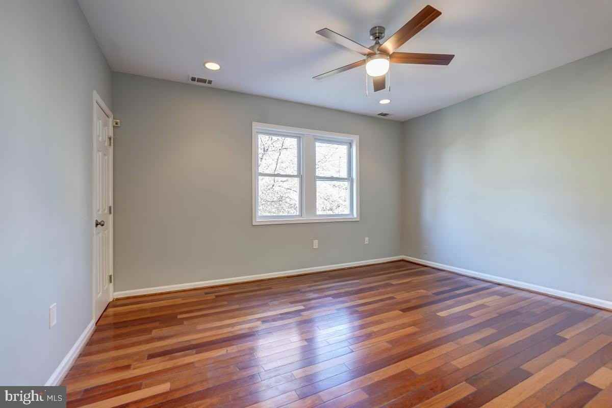 240 Hamilton St Nw #4 - Photo 5 of 30