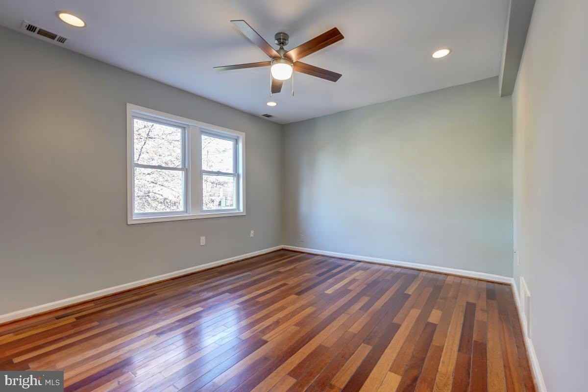 240 Hamilton St Nw #4 - Photo 6 of 30