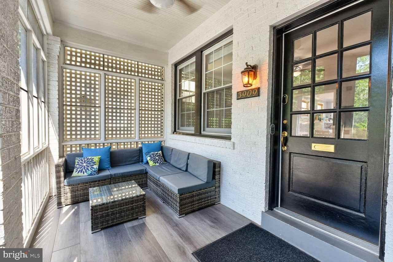 3909 W St Nw - Photo 3 of 30