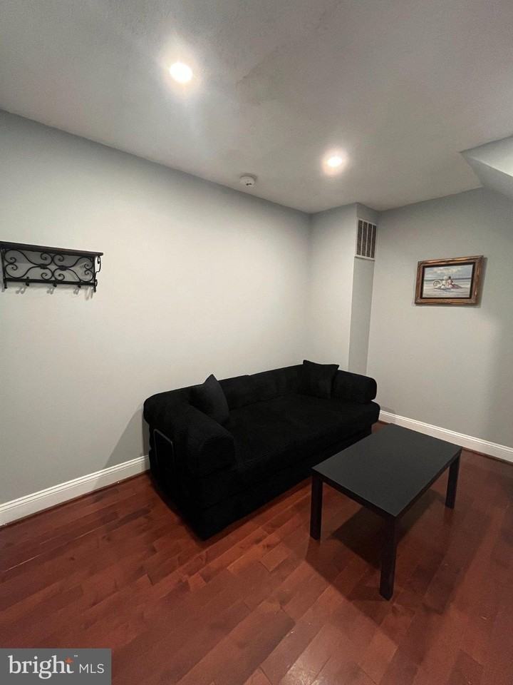 1442 Independence Ave Se #1 - Photo 3 of 17