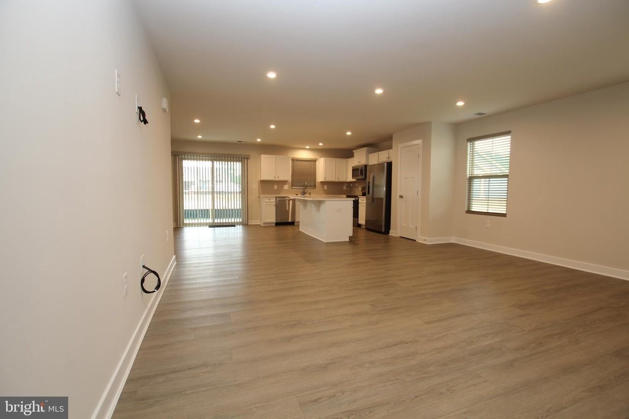 24103 Harvest Cir - Photo 4 of 20