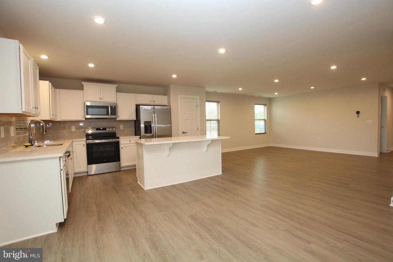 24103 Harvest Cir - Photo 5 of 20