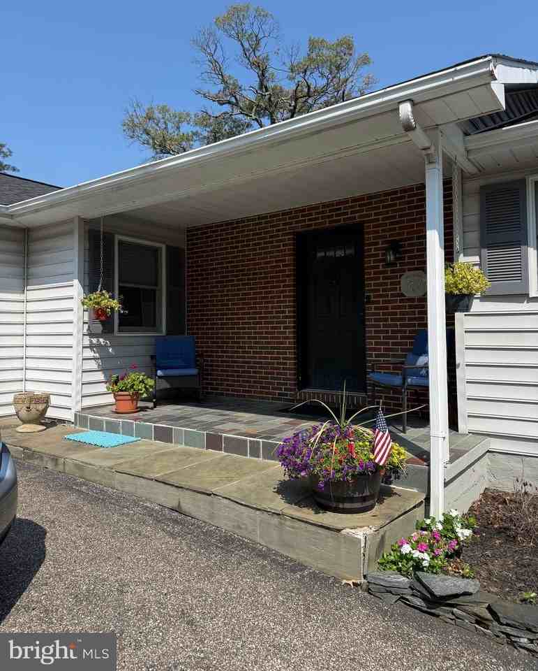 258 Riverside Rd - Photo 3 of 20