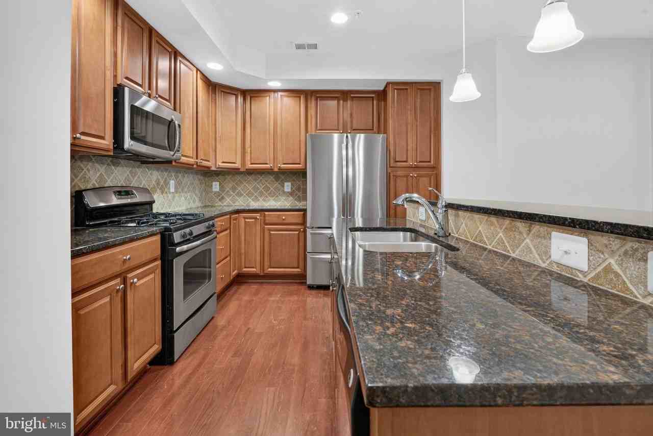 1303 Cheswick Ln - Photo 3 of 23