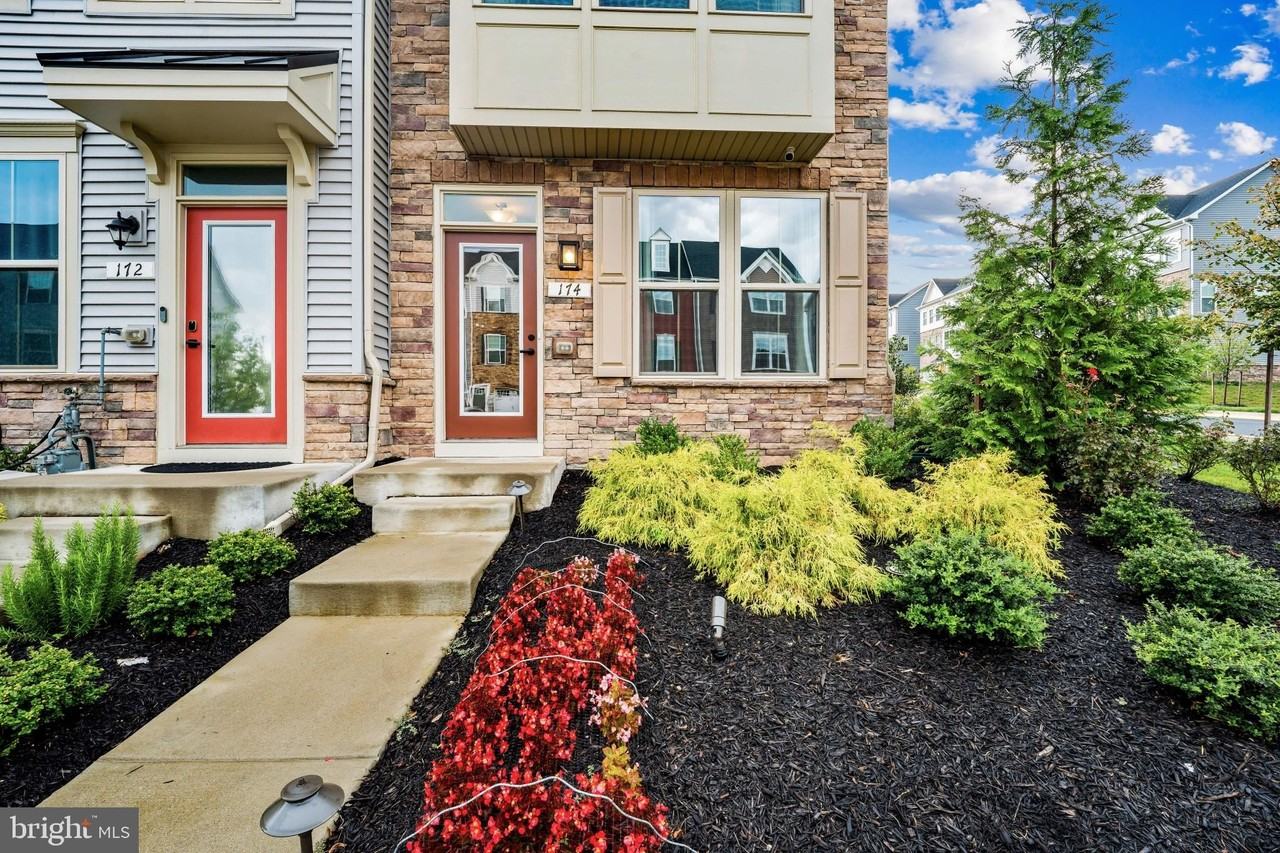 174 Bethlehem Pl - Photo 2 of 45