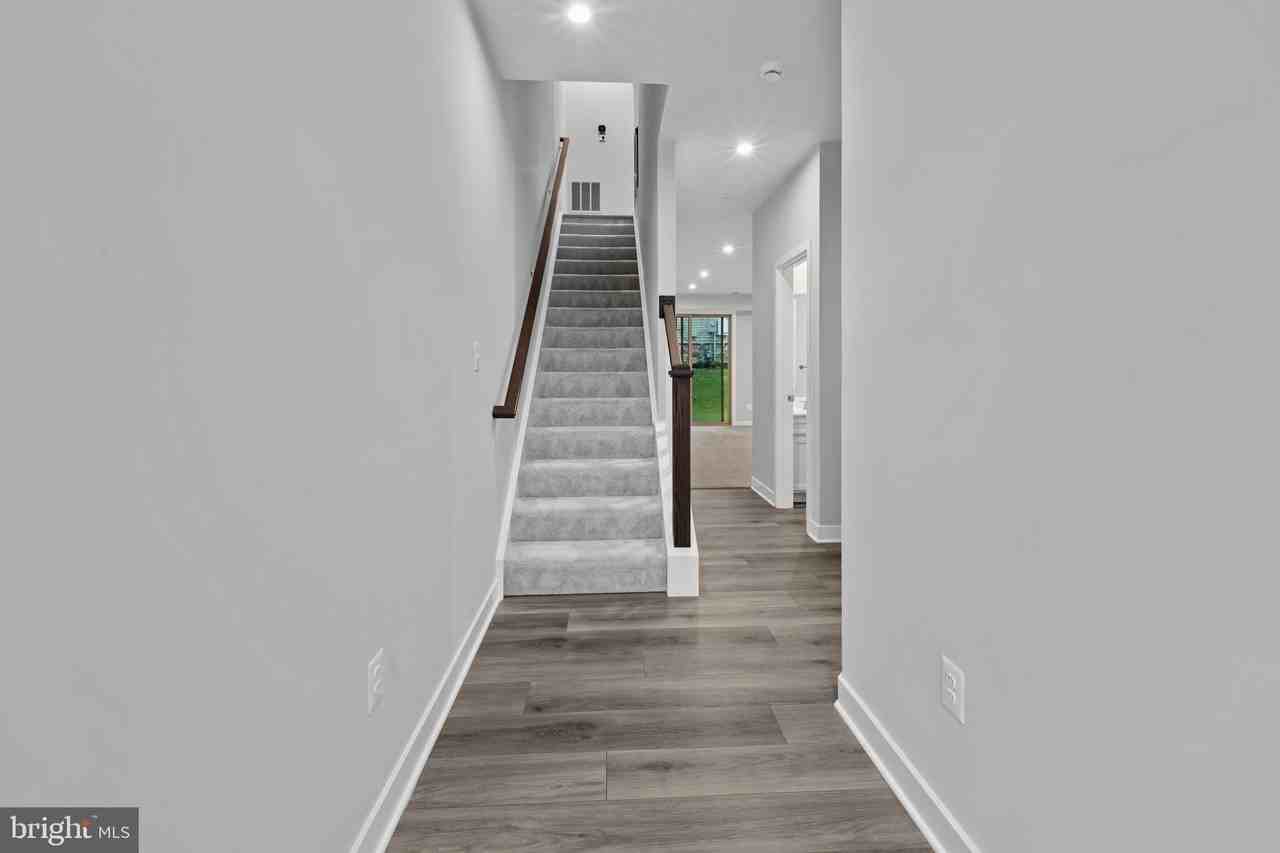 174 Bethlehem Pl - Photo 3 of 45