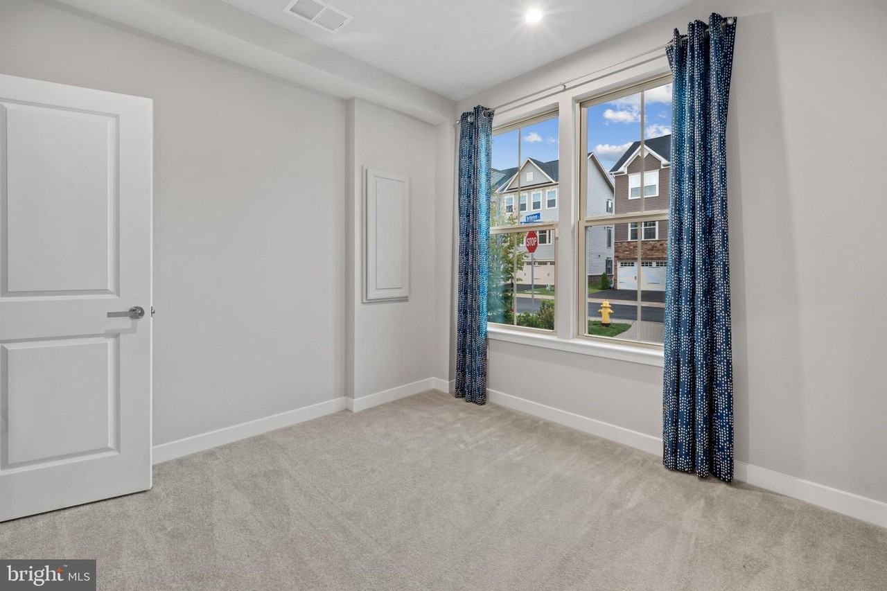 174 Bethlehem Pl - Photo 5 of 45