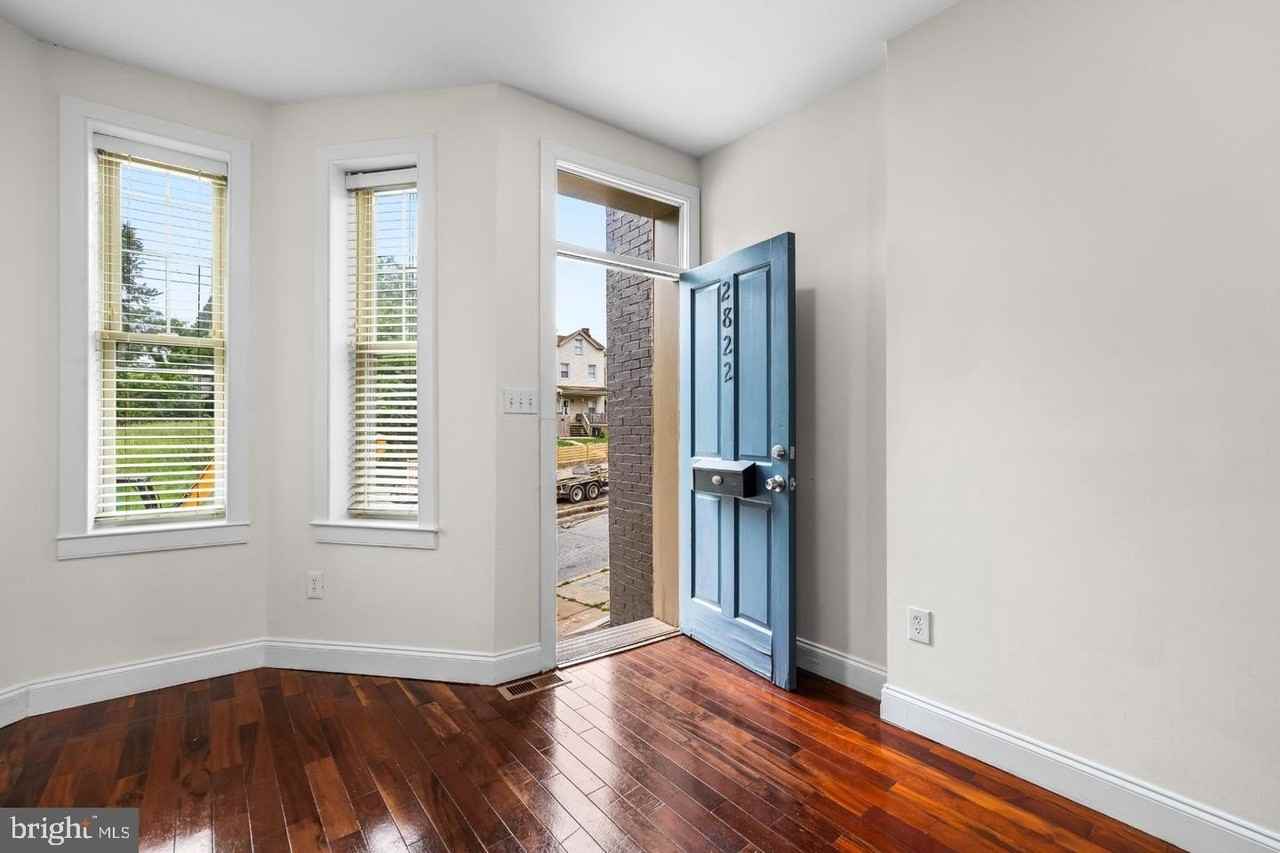 2822 Frederick Ave - Photo 3 of 25