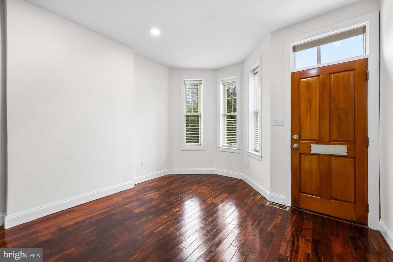 2822 Frederick Ave - Photo 5 of 25