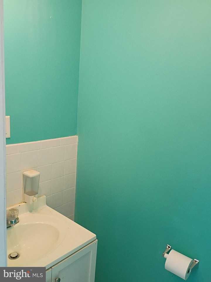 709 Poplar Grove St - Photo 3 of 24