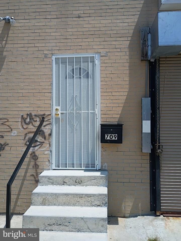 709 Poplar Grove St - Photo 5 of 24