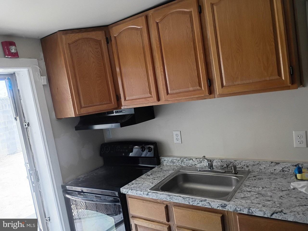 709 Poplar Grove St - Photo 6 of 24