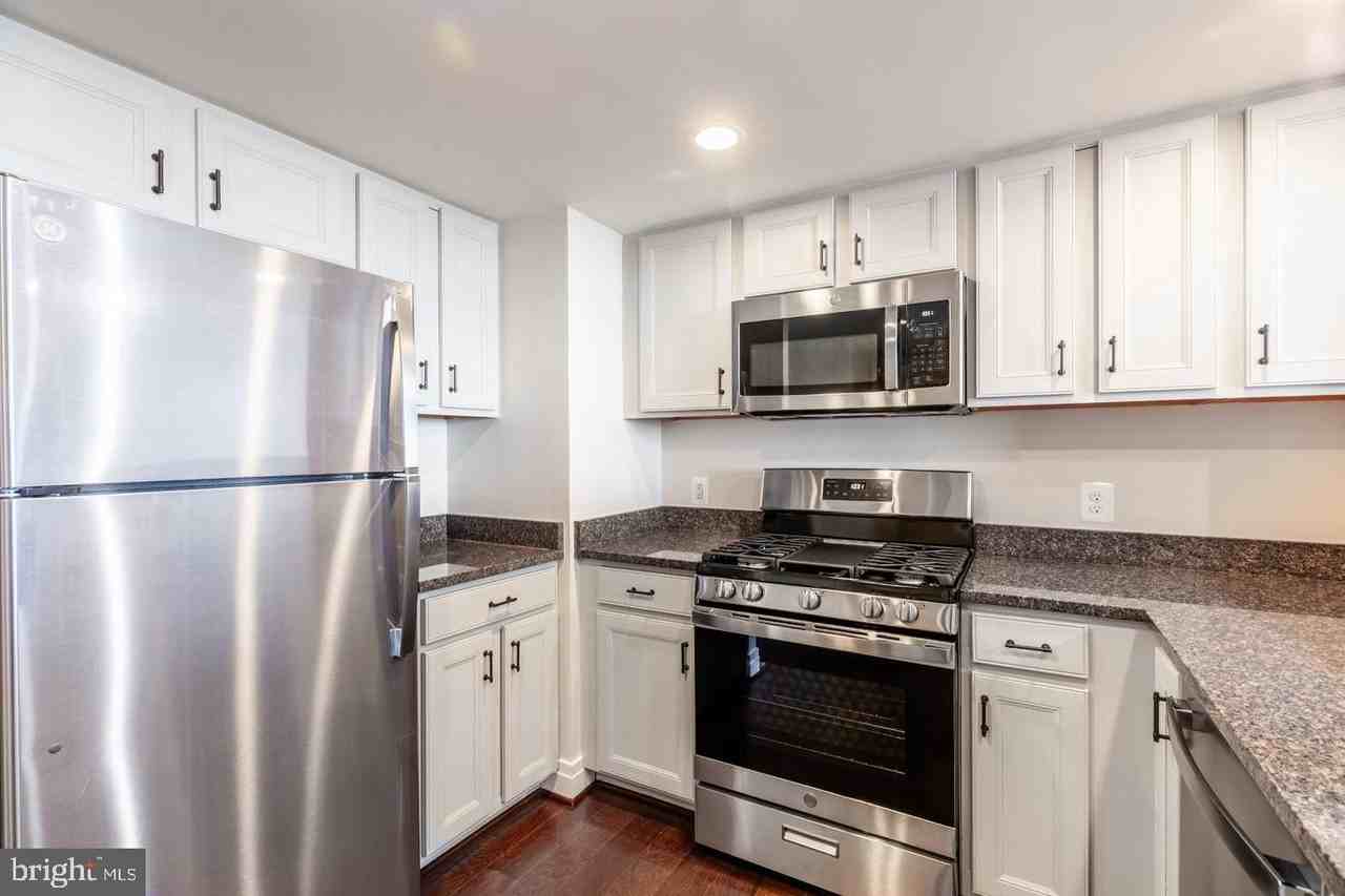 414 Water St #2007 - Photo 4 of 33