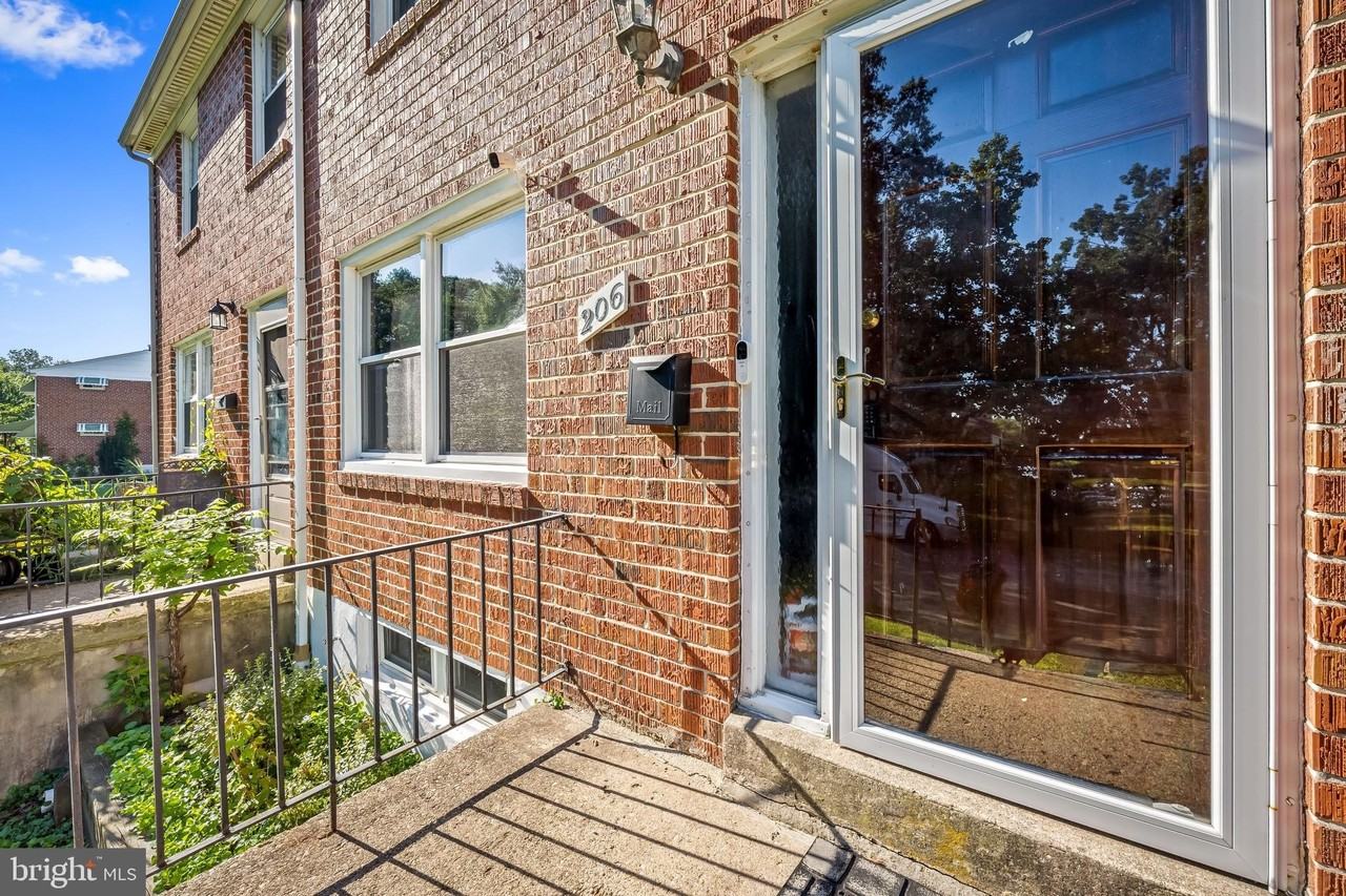 206 Cove Rd - Photo 6 of 30