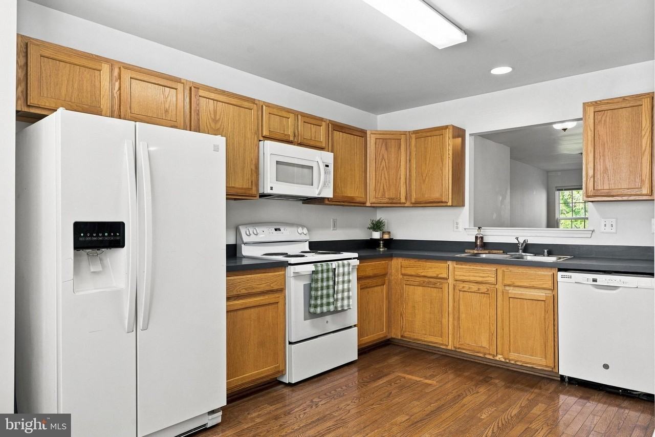 387 Cambridge Pl - Photo 5 of 50