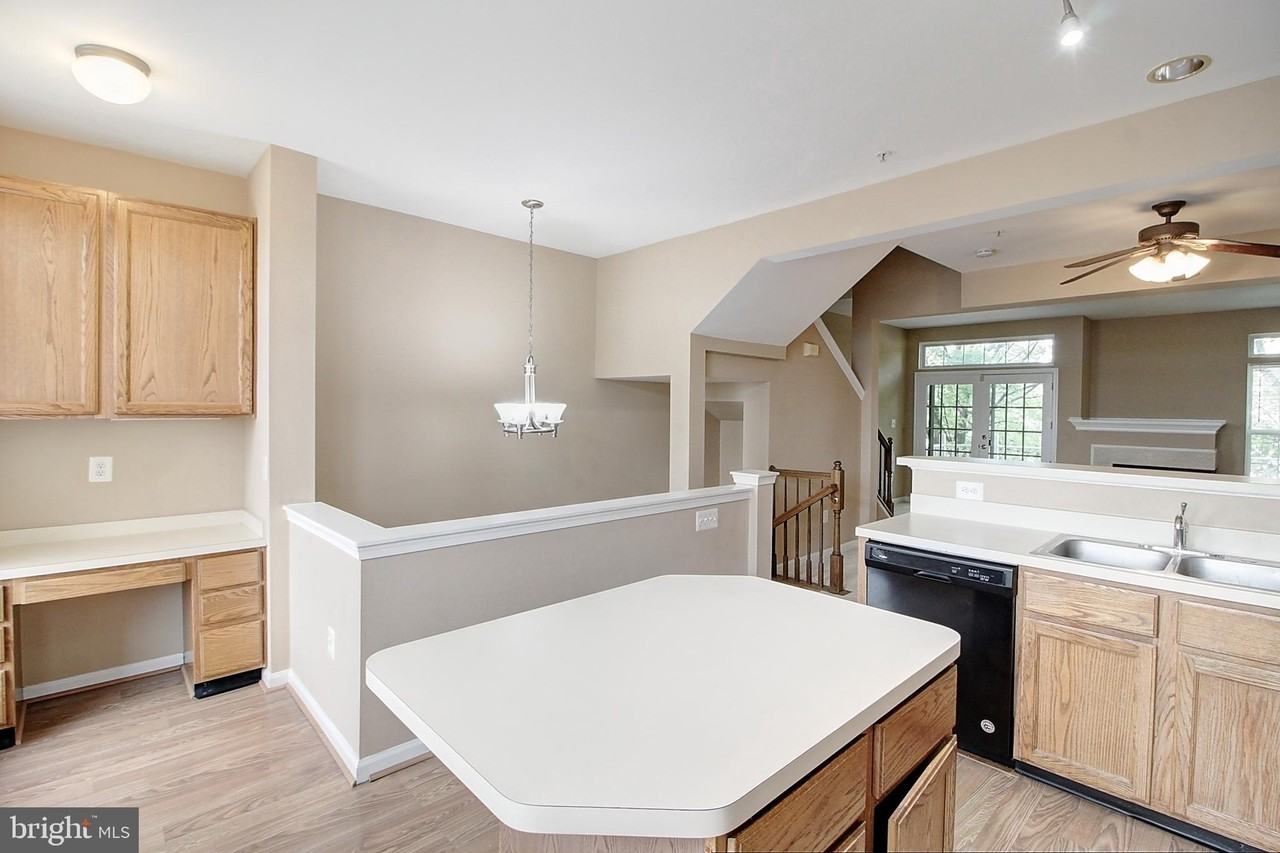 586 Eisenhower Dr - Photo 5 of 19