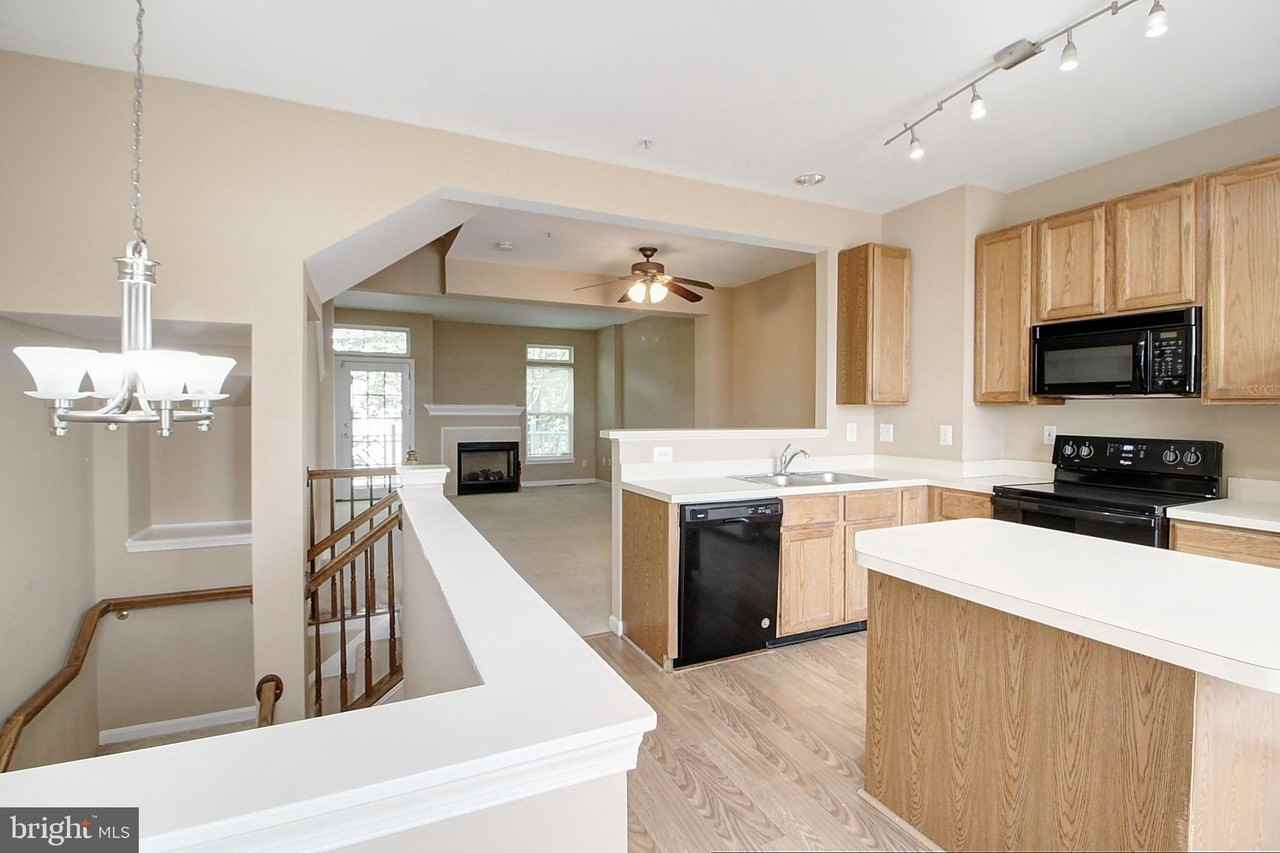 586 Eisenhower Dr - Photo 6 of 19