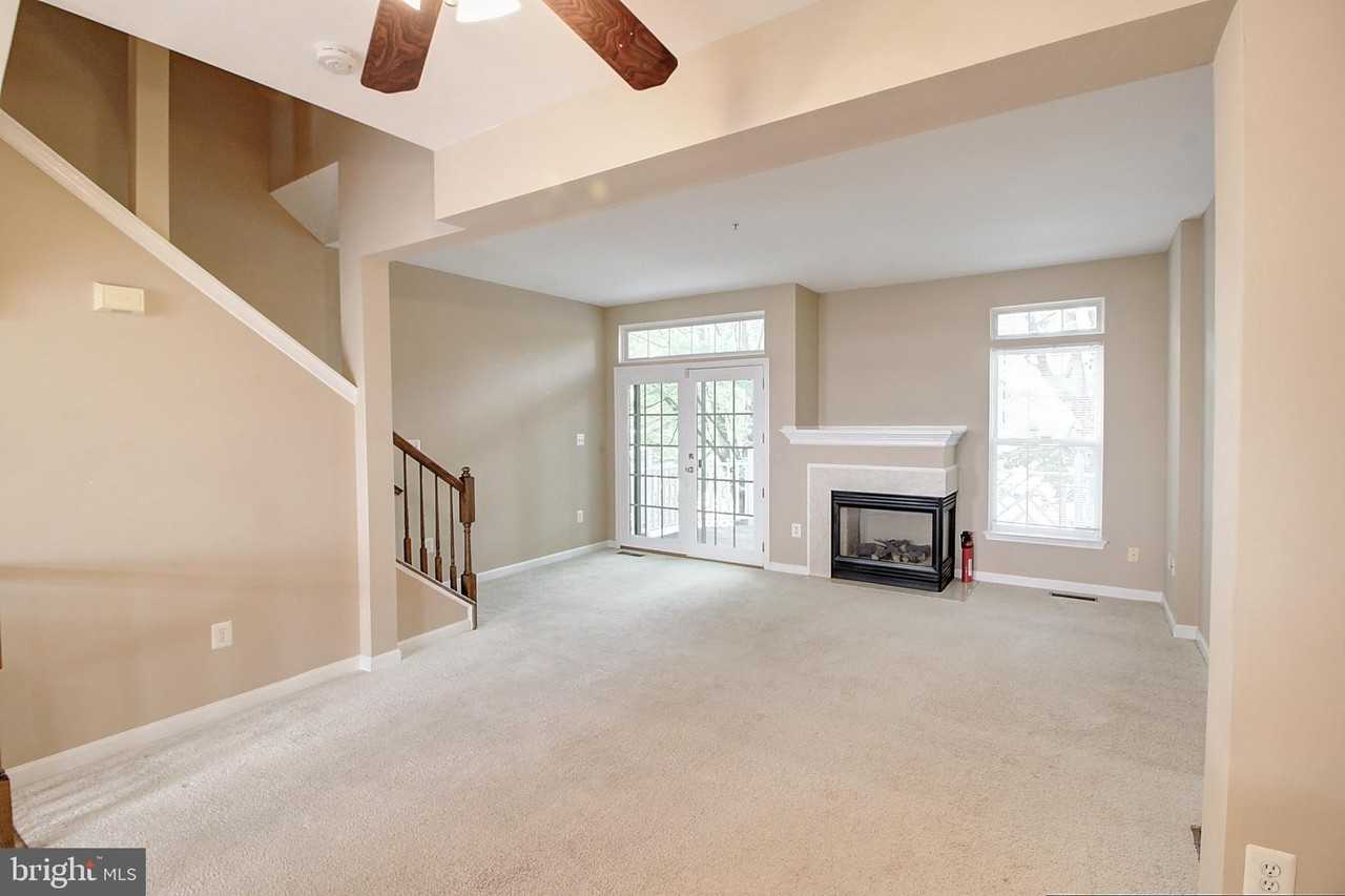 586 Eisenhower Dr - Photo 7 of 19