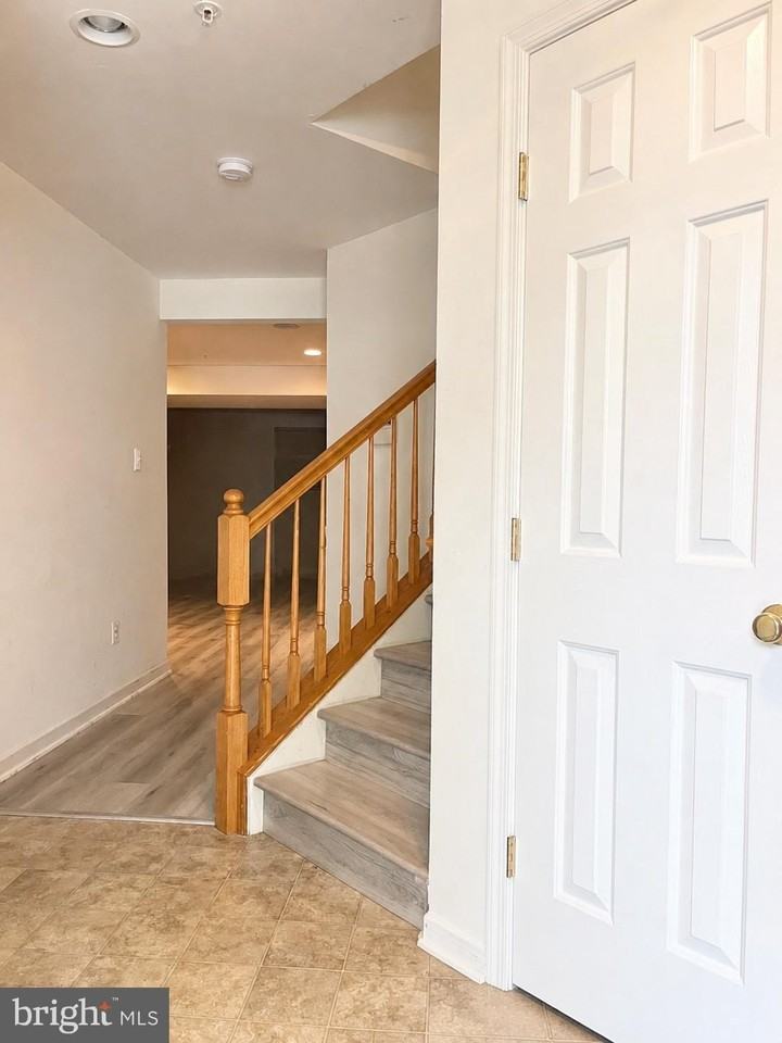 9426 Singleton Pl - Photo 4 of 38