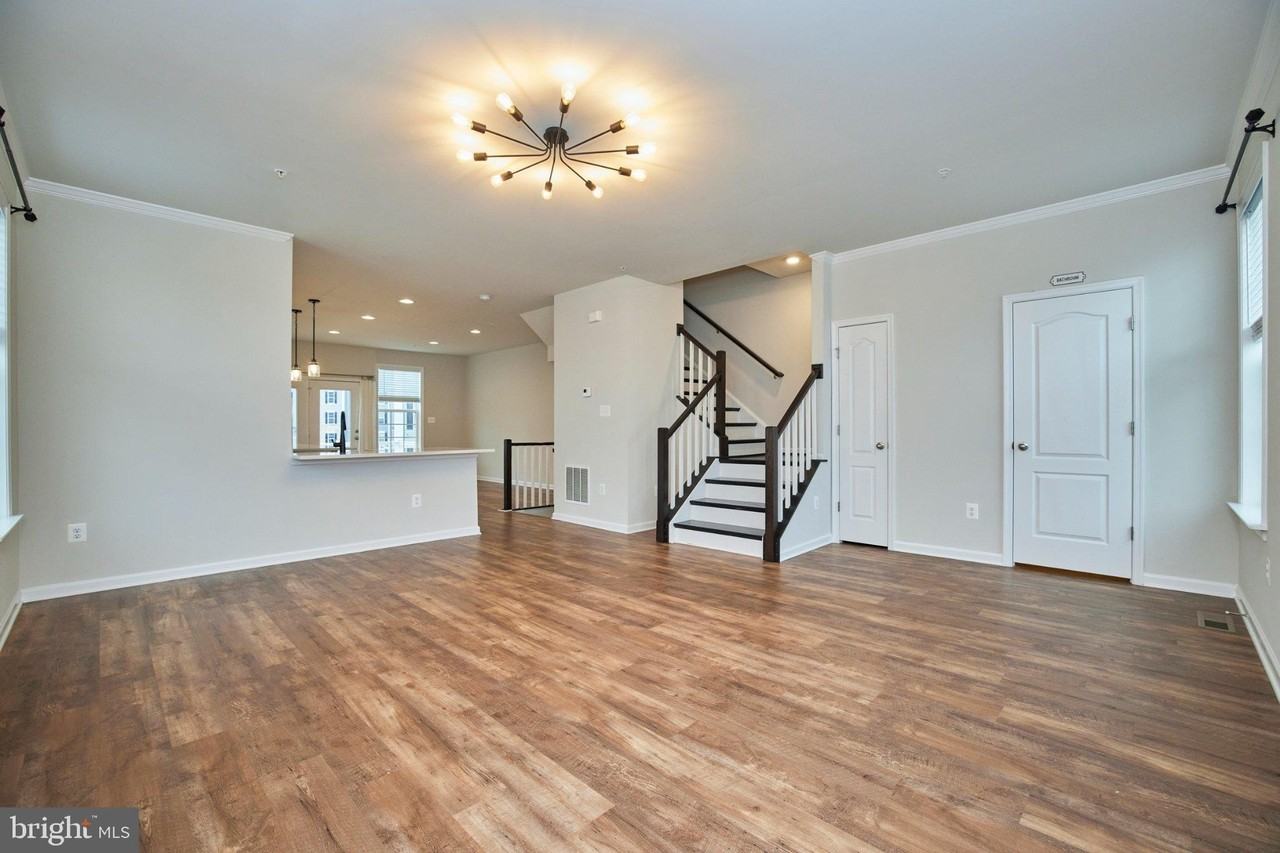 6228 Davinci St - Photo 3 of 34