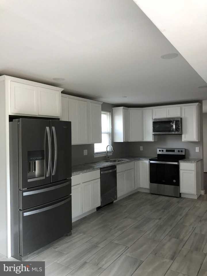 6031 Flywheel Ct - Photo 3 of 10