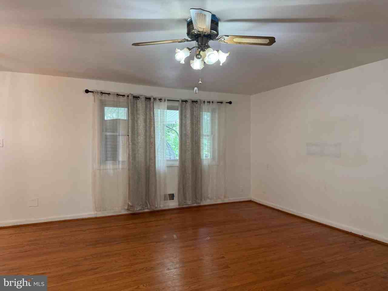 9807 Arbor Hill Dr - Photo 3 of 14