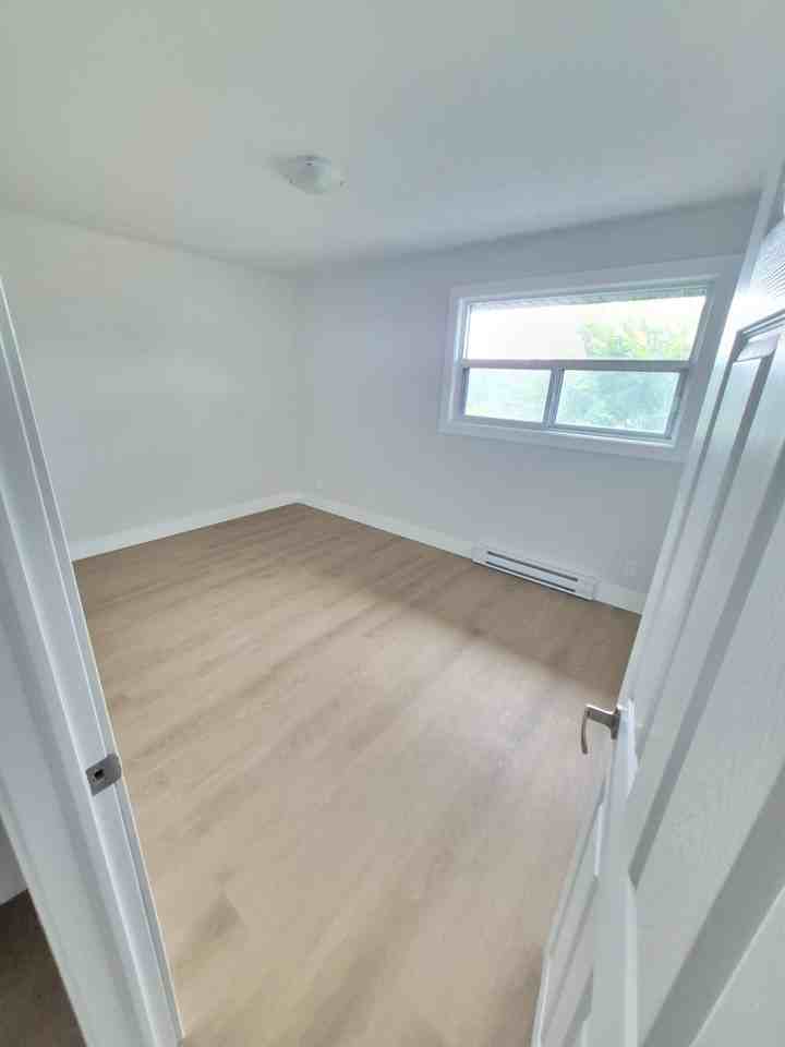 108 Moira Street West - Photo 7 of 19