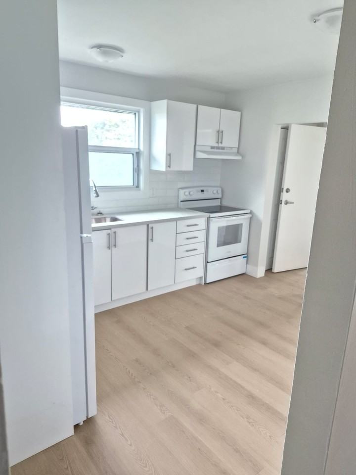 108 Moira Street West - Photo 2 of 19