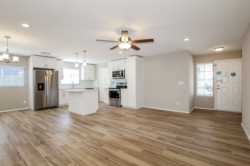 11239 N 65th Ave - Photo 5 of 16