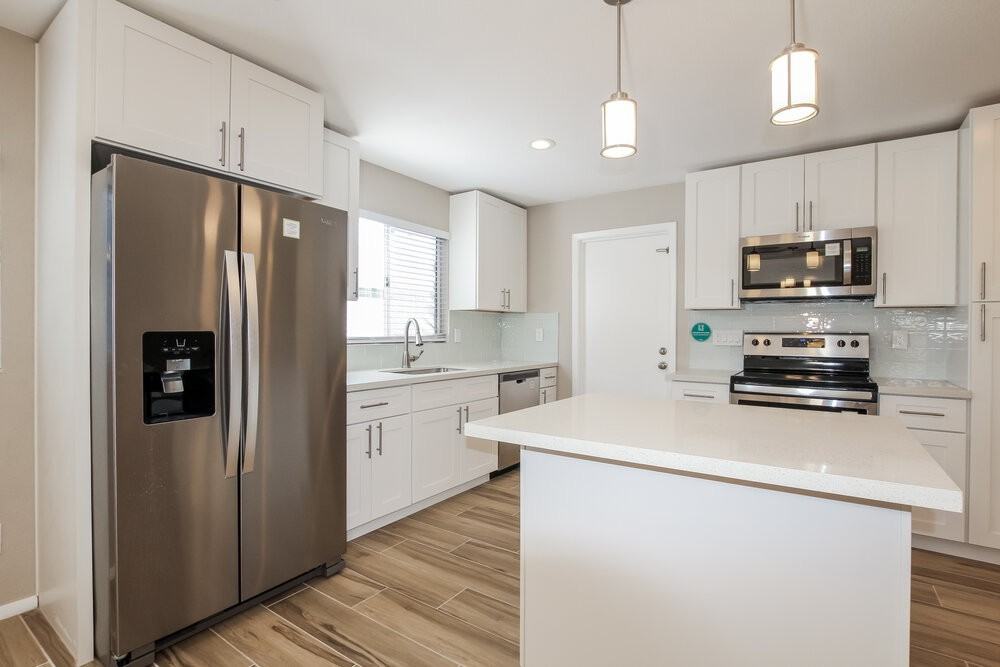 11239 N 65th Ave - Photo 6 of 16