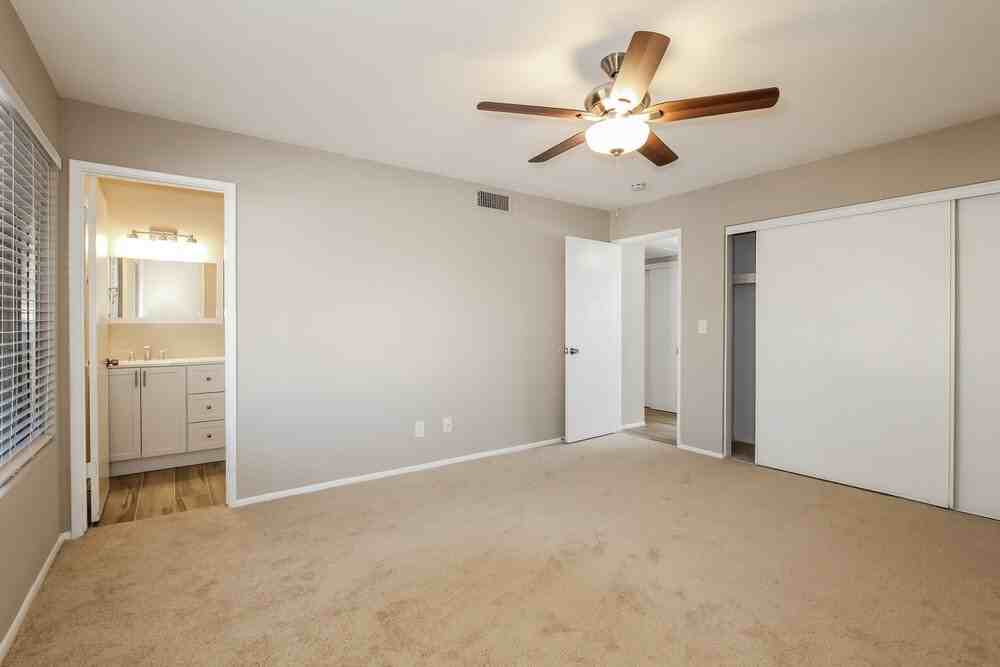 11239 N 65th Ave - Photo 7 of 16