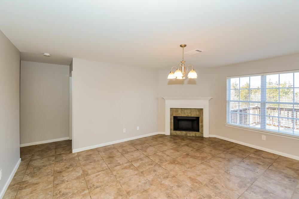 1101 Modesto Ct - Photo 4 of 17